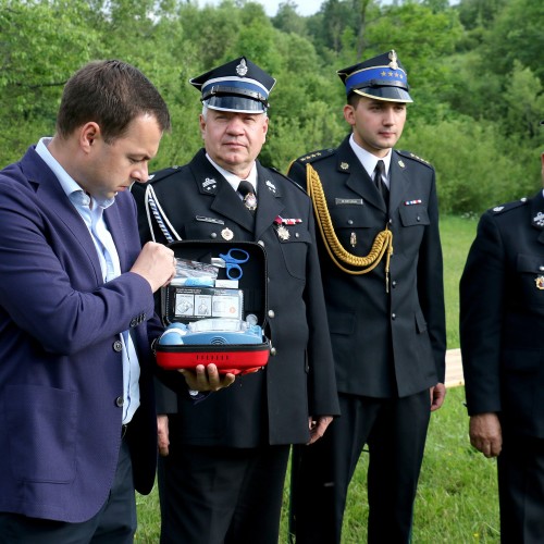 Przekazanie sprzętu dla Ochotniczych Straży Pożarnych